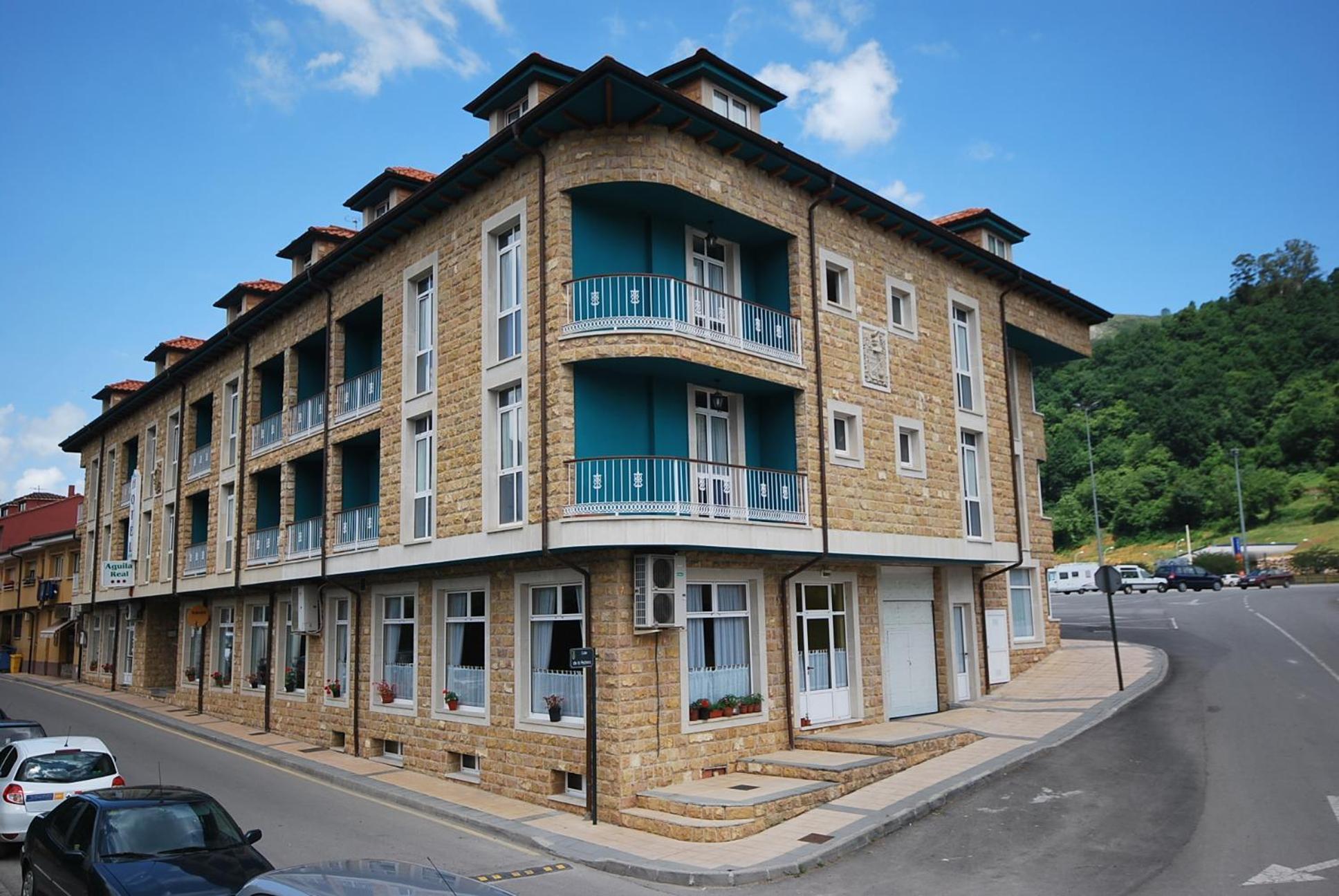 Hotel Aguila Real Cangas de Onis Exterior photo