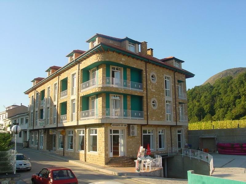 Hotel Aguila Real Cangas de Onis Exterior photo